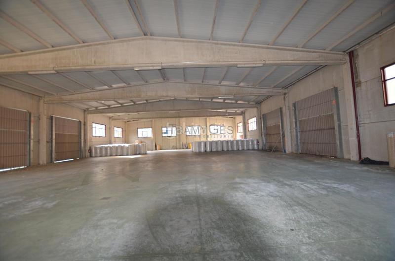 Foto 2561a995-e1ed-4fe1-80a3-593446e14f93. Lloguer nau industrial a Mos