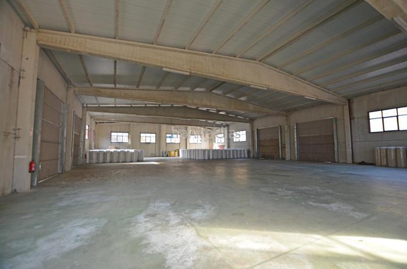 Foto 4041f045-31f6-4793-9f8e-a41e1dff0a03. Lloguer nau industrial a Mos