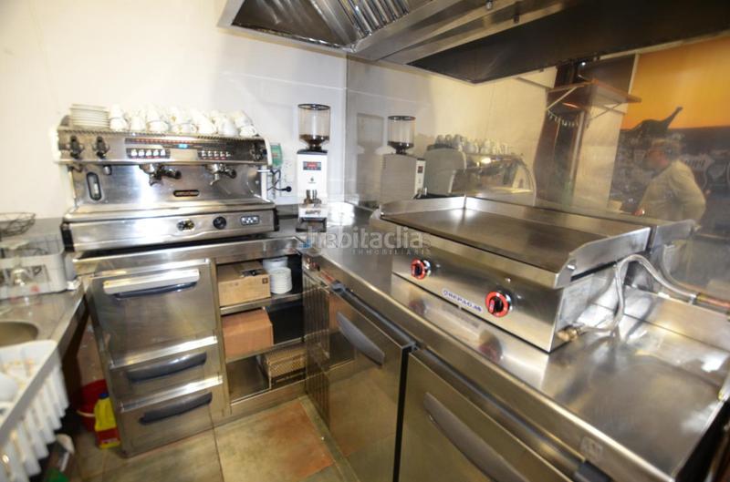 Foto dcf36668-2819-4d1e-8a5e-942d8bf81ddd. Local comercial en Tui
