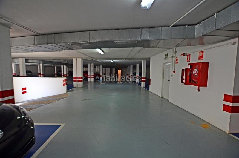 Foto e7568286-1b1a-4e2f-9019-a046134b53ef. Parking coche en Guarda (A)