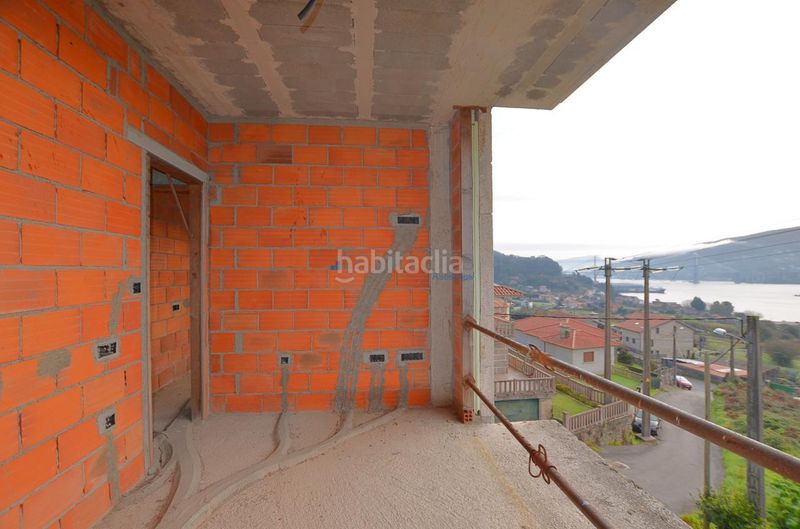Foto 363c3ef5-9310-4518-9cd0-94a84bd0317b. Casa aparellada amb aparcament a Moaña