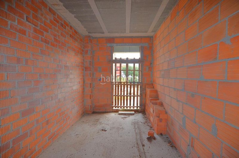 Foto 3a3dd239-9936-4de4-abaa-0b5af6ed93d0. Casa aparellada amb aparcament a Moaña