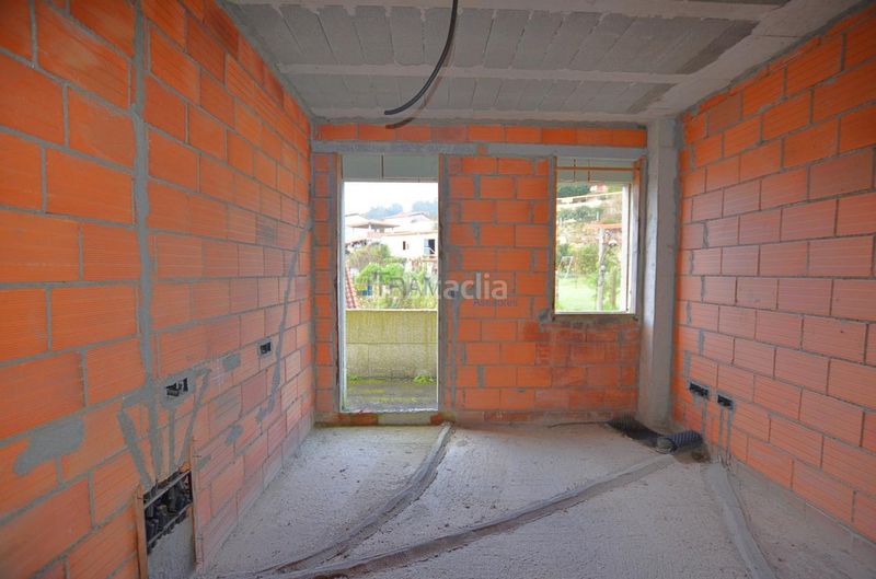 Foto 5297a91d-0769-4b8a-a3f2-2767815e4a7e. Casa aparellada amb aparcament a Moaña