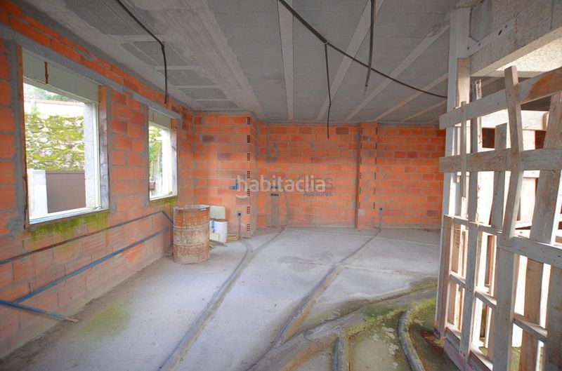 Foto 76f5be1e-f031-4e24-9a6e-a16853b95c96. Casa aparellada amb aparcament a Moaña