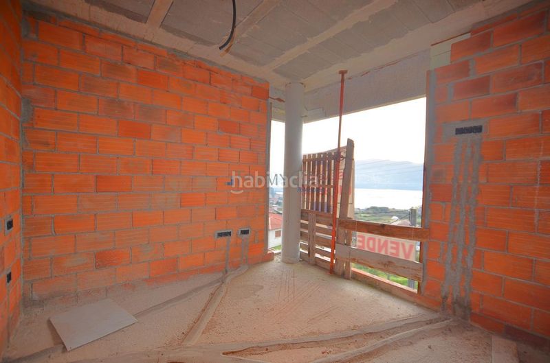 Foto abb0926a-1a61-4544-b993-0458cec1bc4a. Casa aparellada amb aparcament a Moaña