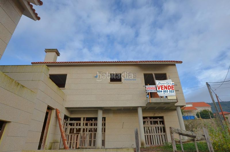 Foto ac556e5f-f3a9-4740-867c-fb577b294f51. Casa aparellada amb aparcament a Moaña