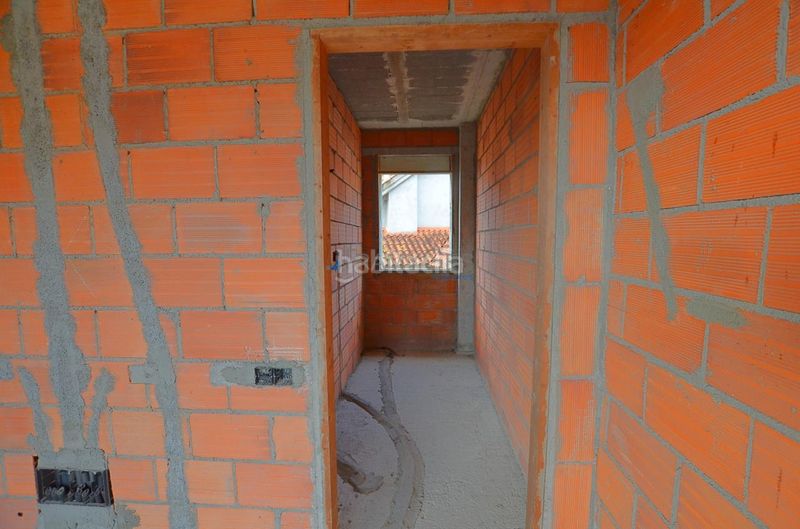 Foto cb305b26-1394-4f61-90ce-30f1e07754f3. Casa aparellada amb aparcament a Moaña
