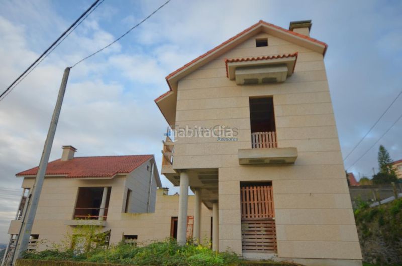 Foto cd1325ff-5980-473e-8b08-534c0a83e659. Casa aparellada amb aparcament a Moaña