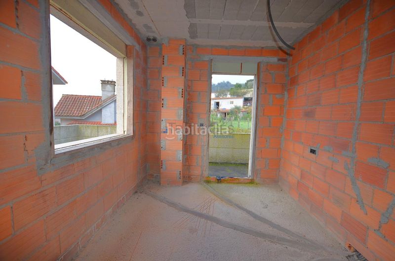 Foto d6e807f4-5c15-47e9-87f3-858e9522c2af. Casa aparellada amb aparcament a Moaña