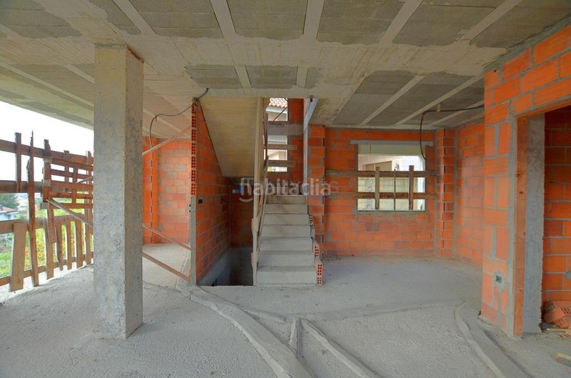 Foto fadcb3b1-df11-4849-bfb1-cc189dcdb01f. Casa aparellada amb aparcament a Moaña