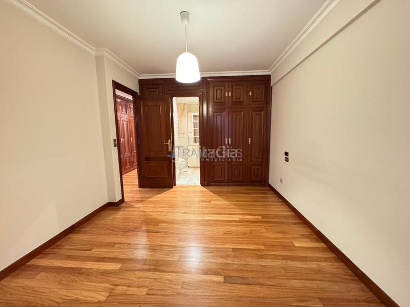 Foto d6987776-a9f3-494a-8f2f-3f8c2e381752. Appartamento con riscaldamento parcheggio in Plaza España - Corte Inglés Vigo