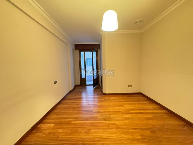 Foto bf4d15b9-4a8f-401e-aef8-2a1ccfdb3237. Appartement avec chauffage parking dans Plaza España - Corte Inglés Vigo