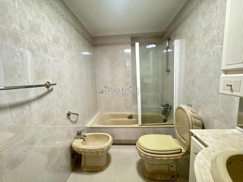 Foto b6a0fa94-0802-4000-bd70-3a6f41a58a27. Flat with heating parking in Plaza España - Corte Inglés Vigo