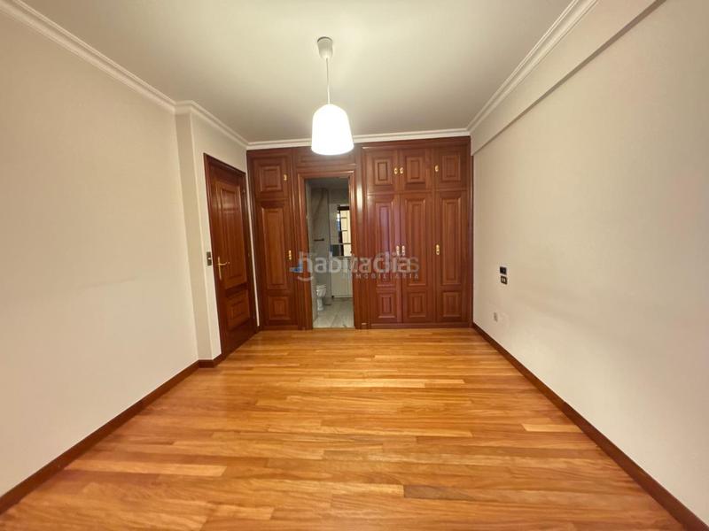 Foto f103f1f9-4584-46e0-8925-6197a6303f51. Flat with heating parking in Plaza España - Corte Inglés Vigo