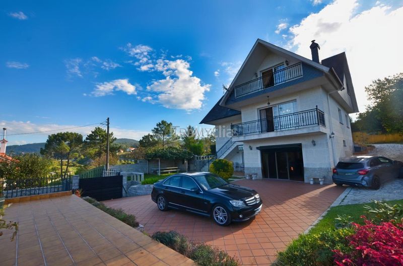 Foto 3ad924bd-eb55-41d9-9d18-053091ec974e. Chalet en Redondela