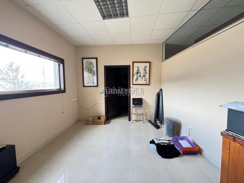 Foto bae31a02-947d-4bb2-b642-54c4c1a05fcb. Alquiler local comercial en Valadares - Beade Vigo