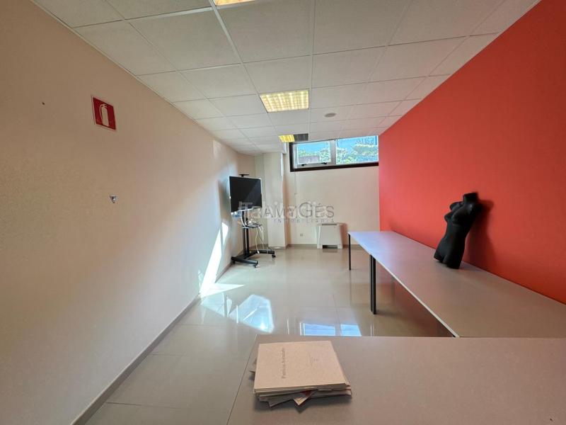 Foto d4ab5ddf-08dd-40bf-a557-d397b2552e11. Lloguer local comercial a Valadares - Beade Vigo