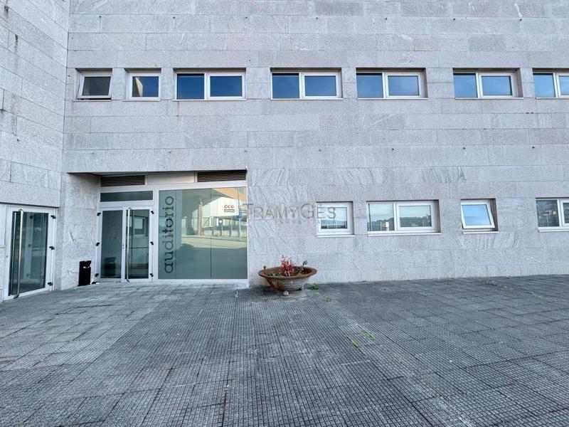 Foto 77b5bb2f-8c0f-4ce3-ad92-f66a6049a31b. Location local commercial dans Valadares - Beade Vigo
