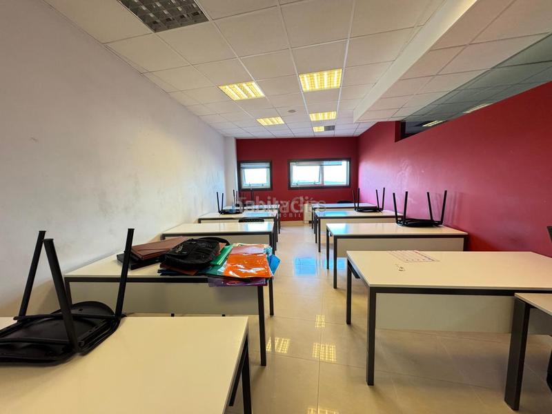 Foto c042700a-2254-47c3-9aaf-86172b6c7714. Location local commercial dans Valadares - Beade Vigo