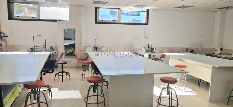 Foto c9ae3f96-8d69-4bc4-bfd7-a90ce91e69ef. Location local commercial dans Valadares - Beade Vigo