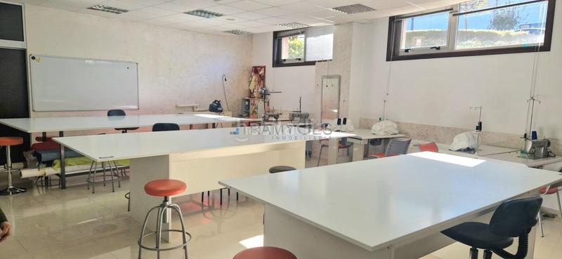 Foto d35e8b23-fff2-4853-81c8-99964145b465. Location local commercial dans Valadares - Beade Vigo