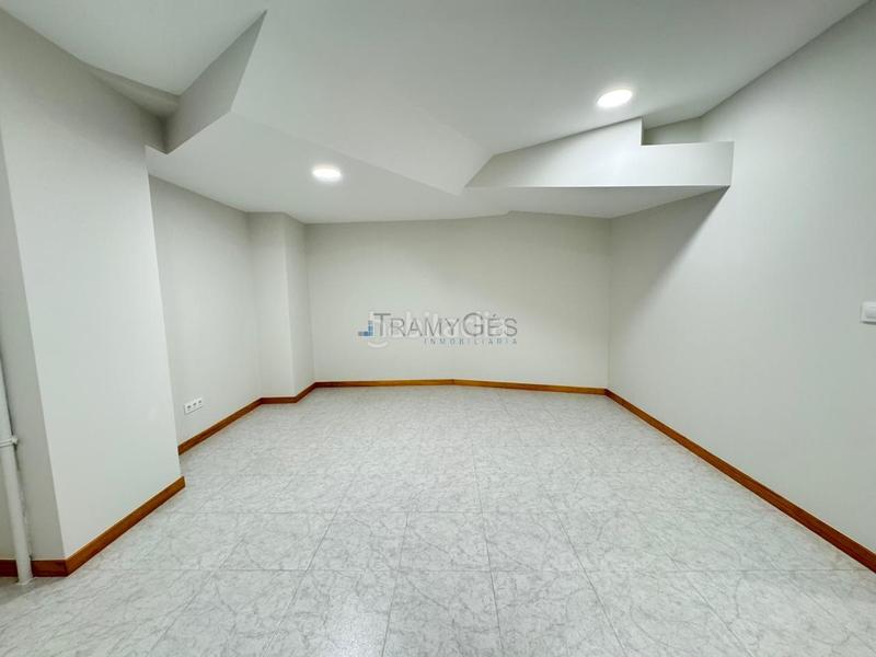 Foto 9376ef8d-7da3-4ec9-b3a2-e17ef3158423. Rent business premise in As Travesas - Balaidos Vigo