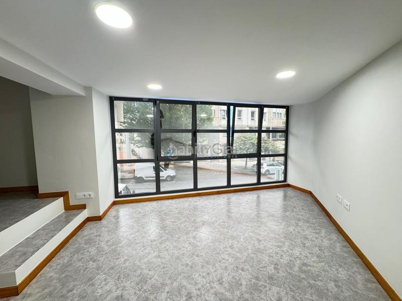 Foto b0f77360-d2c4-4fff-8bc9-f1cda8de0854. Rent business premise in As Travesas - Balaidos Vigo