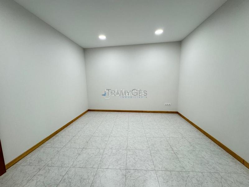 Foto b487662c-760e-4991-850d-35981015538a. Rent business premise in As Travesas - Balaidos Vigo