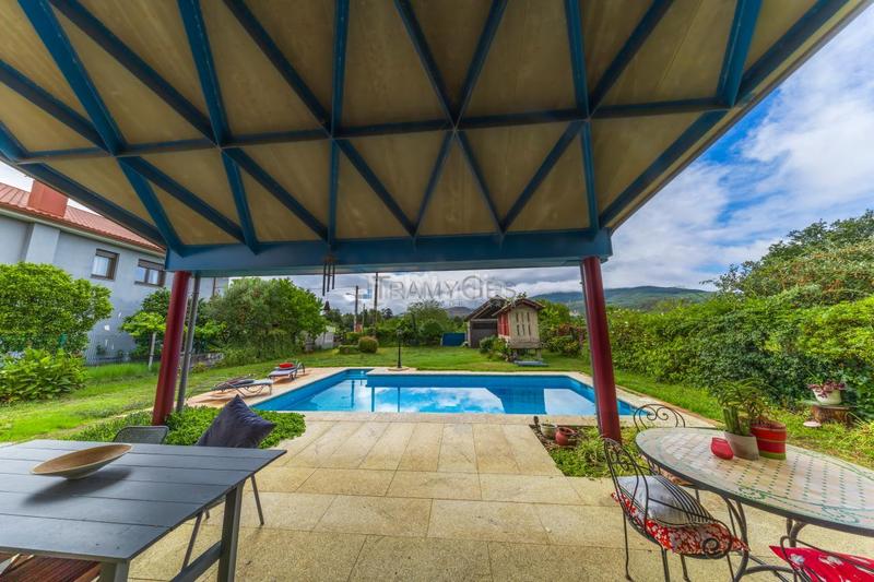 Foto 02382f00-b8bb-4bc1-88c7-98ff6c4459c2. Chalet avec chauffage parking piscine dans Tui