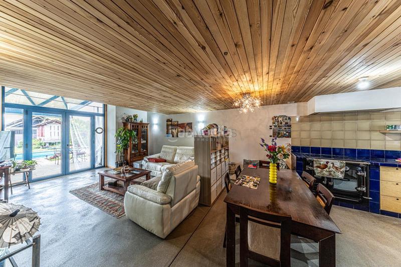 Foto fe63153f-71f5-49ed-a745-0ffaa4295386. Chalet avec chauffage parking piscine dans Tui