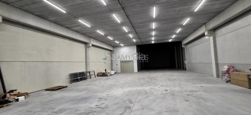 Foto 0b64bca6-ca0b-49f1-9d97-388902ad3b7a. Miete fabrikhalle in Mos