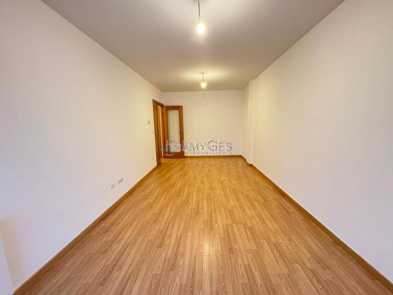 Foto 16343a0c-eb70-4f95-b0f9-1b6fc3d0226f. Pis a avenida castelao 9 a Soutomaior