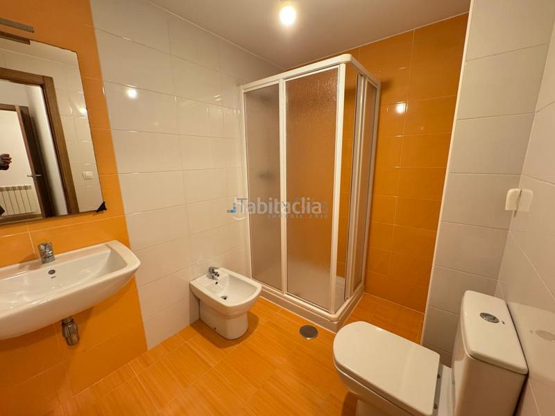 Foto fde4a126-1f7b-41a3-a279-bd045dd2e1e5. Pis a avenida castelao 9 a Soutomaior