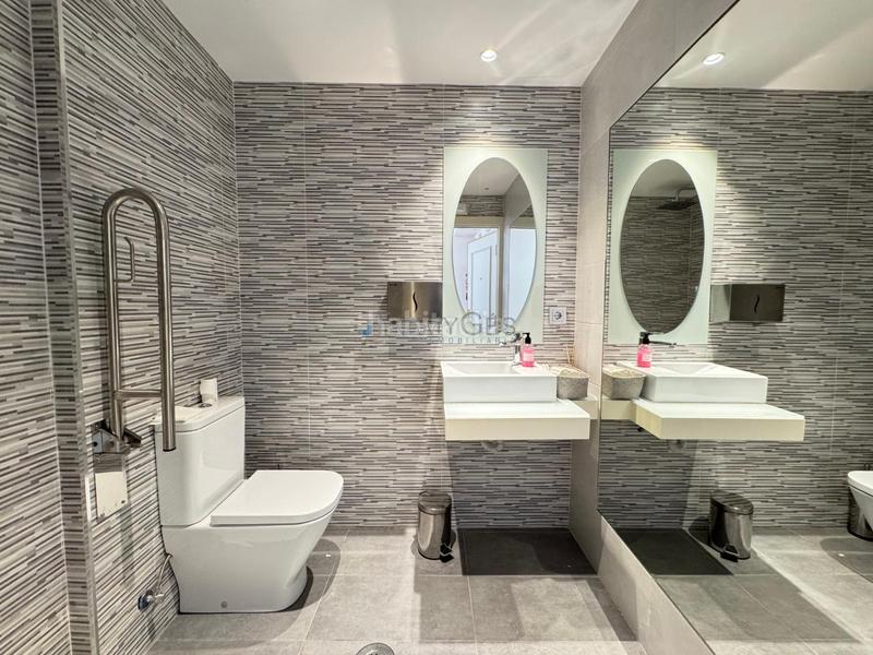 Foto 132e70f9-37c3-4436-ad43-9b0d8a6eb6d7. Lloguer local comercial a Centro - Areal Vigo