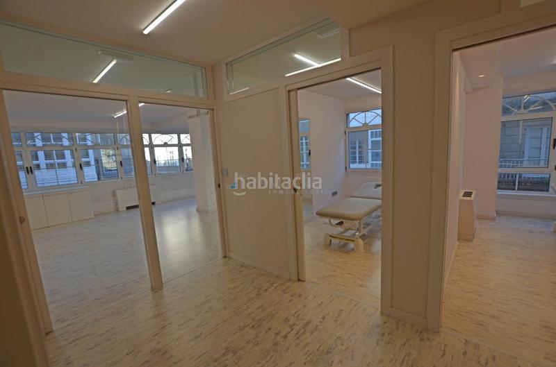 Foto 9576bf48-9a49-44ab-9b66-497a03ee0a7b. Location local commercial dans Centro - Areal Vigo