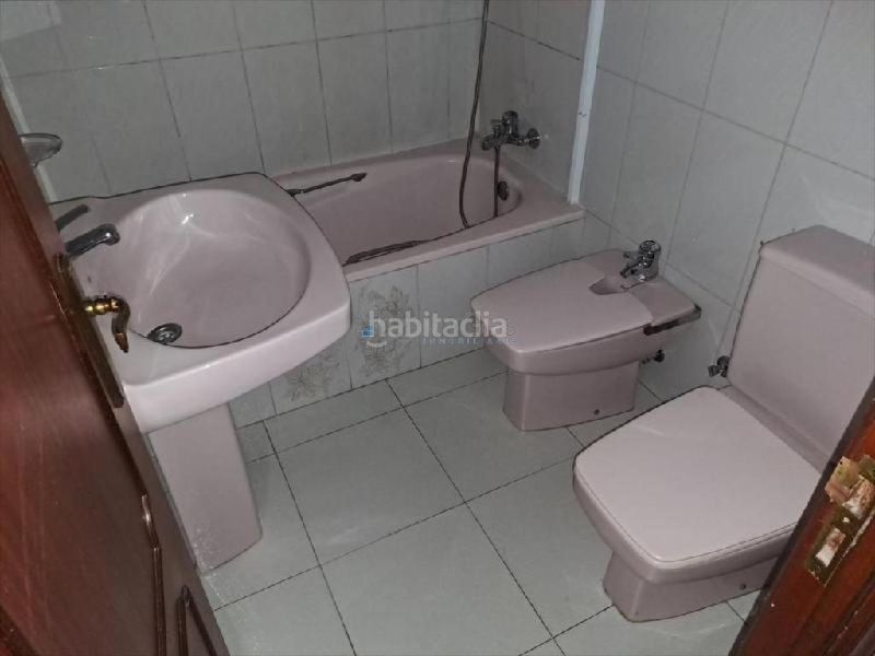 Foto 4cf44aa4-37e7-471e-9ce4-b4b2a3955fff. Casa amb calefacció aparcament a Lavadores Vigo