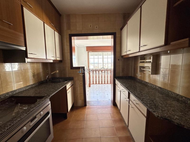 Foto 6460f1cc-f414-419e-ae61-e148504837c4. Casa amb calefacció aparcament a Lavadores Vigo