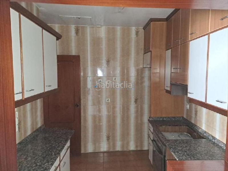 Foto 6ce62a2e-5d35-4f3b-893c-d5f7e0288404. Casa amb calefacció aparcament a Lavadores Vigo