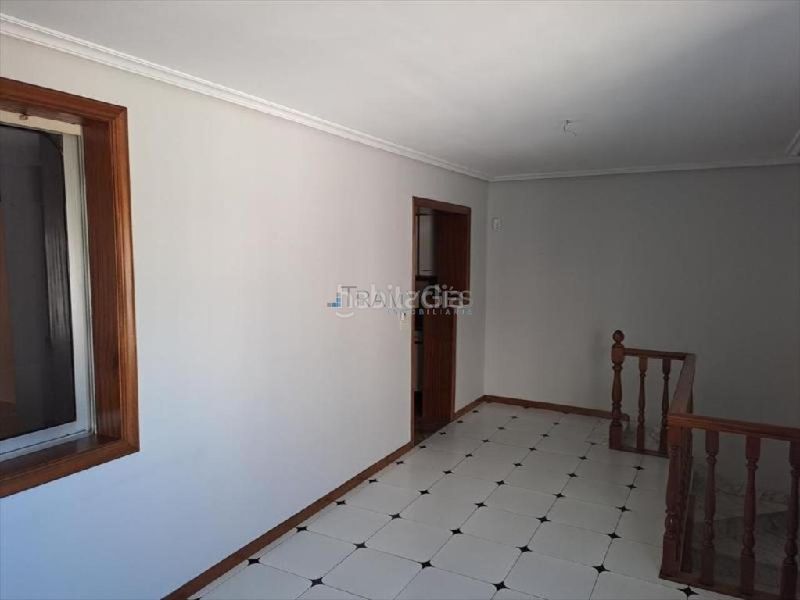 Foto 956e8bbc-02af-4373-b945-7f1fbbde7767. Casa amb calefacció aparcament a Lavadores Vigo