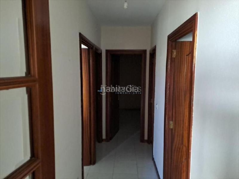 Foto b055915b-89c9-4f5f-86be-e74df10d02f5. Casa amb calefacció aparcament a Lavadores Vigo