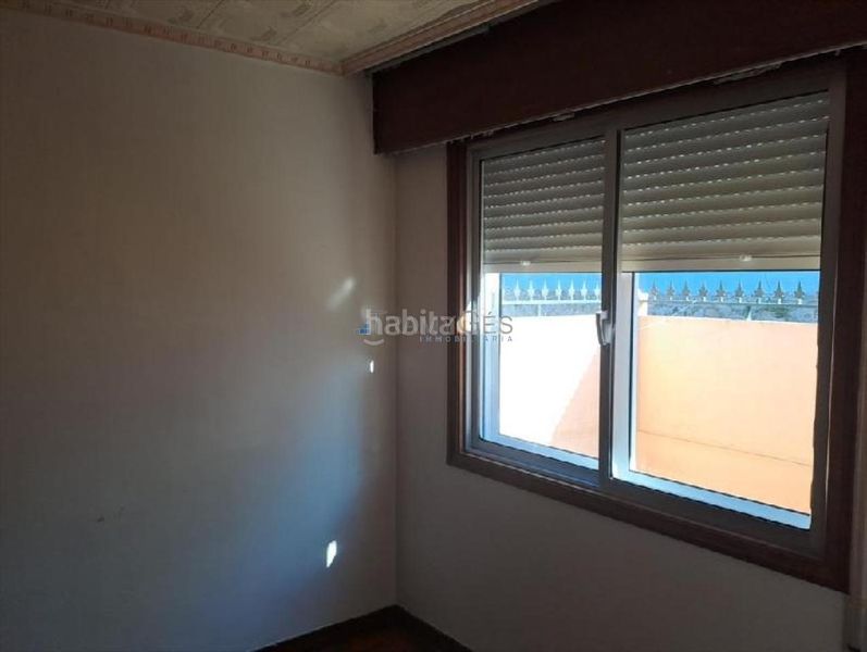 Foto b4c7234c-402a-4efb-96c9-ecb4c8051d52. Casa amb calefacció aparcament a Lavadores Vigo