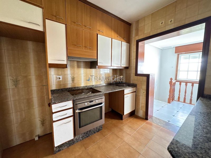 Foto e077af0b-6c04-4795-aa87-e0384fdf2ca5. Casa amb calefacció aparcament a Lavadores Vigo