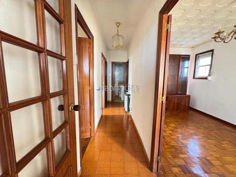 Foto e716b996-c1a2-4c71-9802-10f6b5b2d377. Casa amb calefacció aparcament a Lavadores Vigo