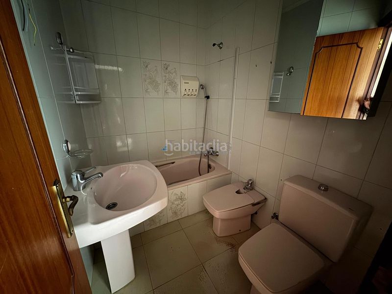 Foto fb5d88ae-8ba4-479f-8034-bd098f577e49. Casa amb calefacció aparcament a Lavadores Vigo
