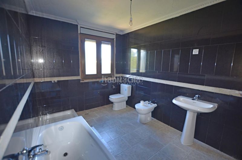 Foto 8f67d6d6-2f44-4934-bb2b-c36ca7cd652e. Casa amb aparcament a Tomiño