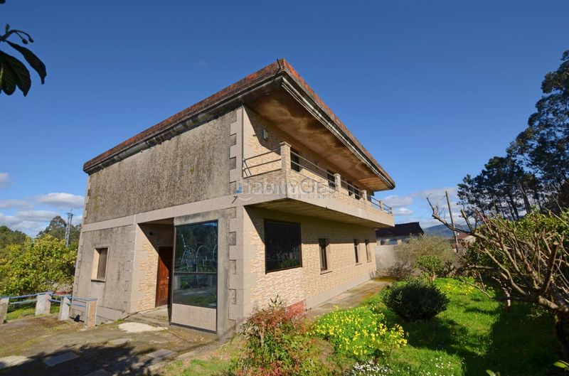 Foto c7bbf962-ec24-4982-9c3d-9354492f9455. Casa amb aparcament a Tomiño