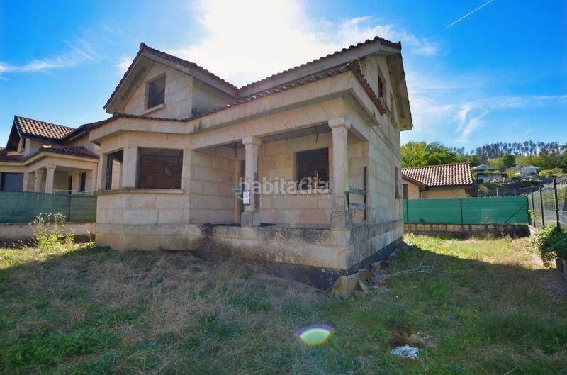 Foto b2517eed-e28d-4774-88b2-c55d2b5b4cd7. Xalet amb aparcament a Ponteareas