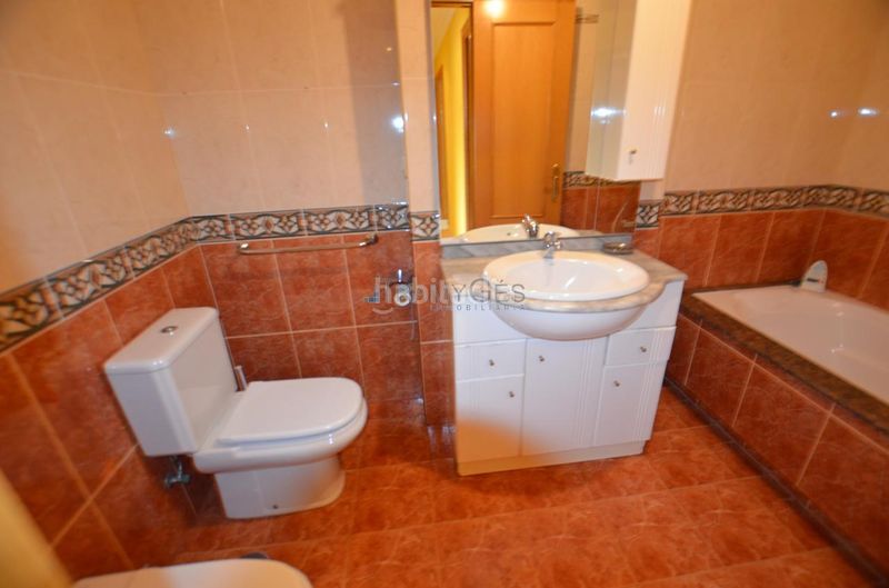 Foto febe3f6e-4043-4d0a-9b14-033b9bd57055. Pis amb aparcament a Guarda (A)