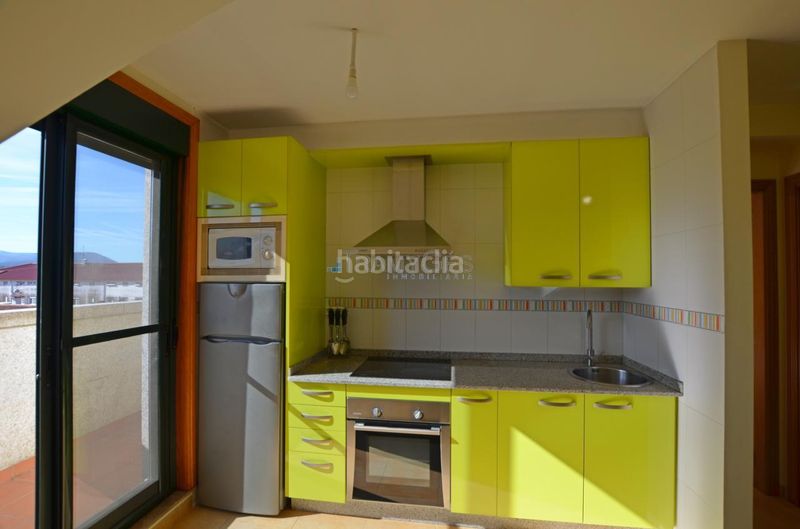 Foto f7c87f2a-cb32-4557-81f2-47dea8e07f2d. Àtic amb calefacció aparcament a Rosal (O)