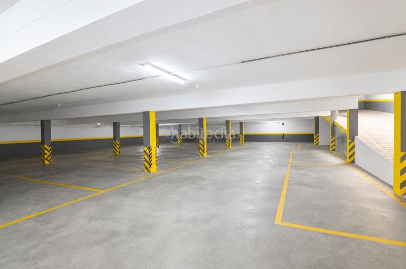 Foto 7de131e8-96a9-450d-8026-1993308b170d. Autoparkplatz in Guarda (A)